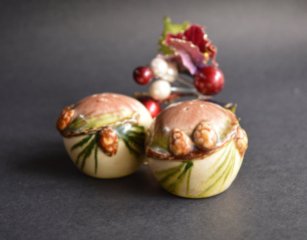 https://www.etsy.com/listing/475899409/vintage-lorenzen-salt-and-pepper-shakers?