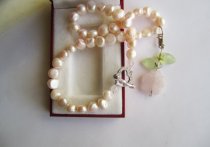 https://www.etsy.com/ca/listing/270199586/pink-pearl-necklace-rose-quartz-pendant?